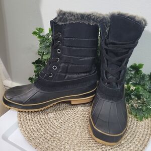 Khombu Winter Boots Size 8 Women’s Black Faux Fur Lined Footwear.
